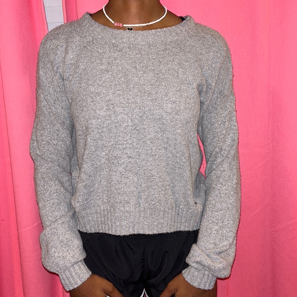 gray hollister sweater